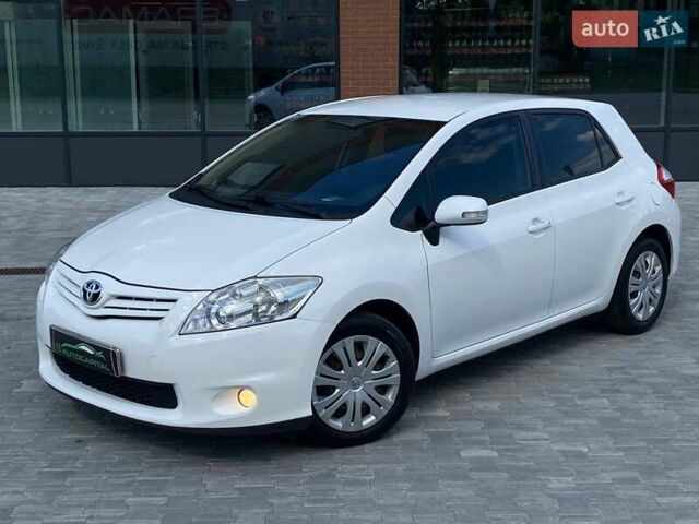 Белый Тойота Аурис, объемом двигателя 1.36 л и пробегом 265 тыс. км за 7790 $, фото 2 на Automoto.ua