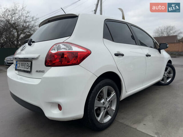 Белый Тойота Аурис, объемом двигателя 1.33 л и пробегом 230 тыс. км за 6500 $, фото 14 на Automoto.ua