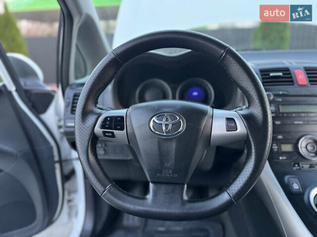 Белый Тойота Аурис, объемом двигателя 1.8 л и пробегом 233 тыс. км за 9000 $, фото 45 на Automoto.ua