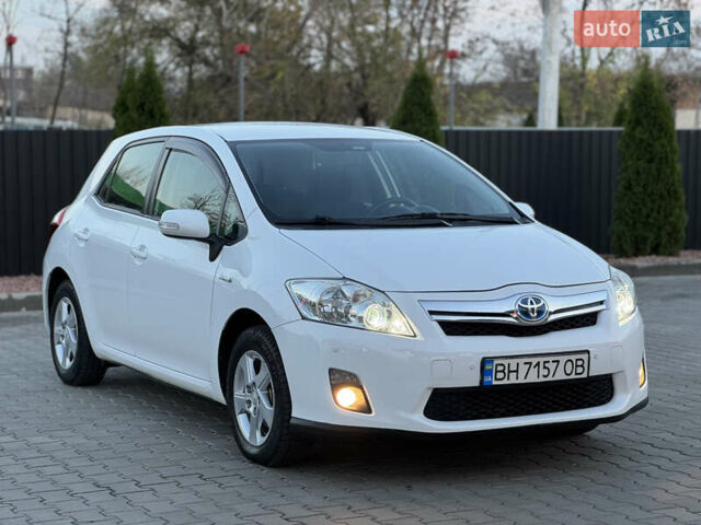 Белый Тойота Аурис, объемом двигателя 1.8 л и пробегом 233 тыс. км за 9000 $, фото 4 на Automoto.ua