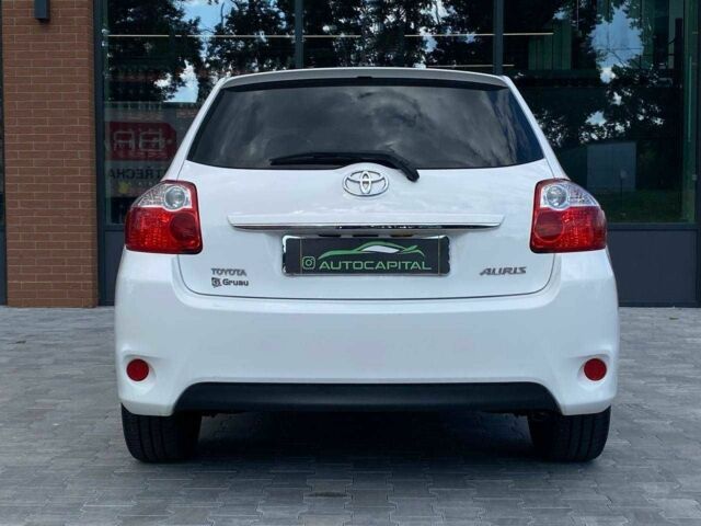 Белый Тойота Аурис, объемом двигателя 1.4 л и пробегом 265 тыс. км за 7790 $, фото 23 на Automoto.ua