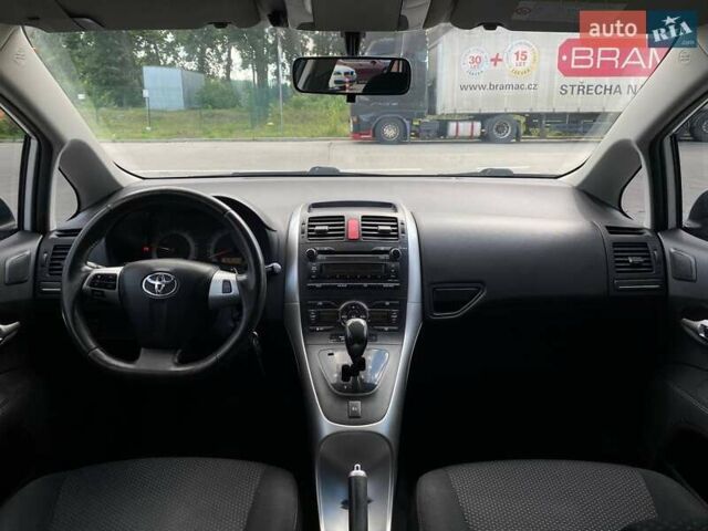 Белый Тойота Аурис, объемом двигателя 1.36 л и пробегом 265 тыс. км за 7790 $, фото 33 на Automoto.ua