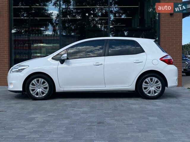 Белый Тойота Аурис, объемом двигателя 1.36 л и пробегом 265 тыс. км за 7790 $, фото 9 на Automoto.ua