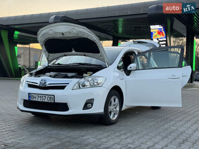Белый Тойота Аурис, объемом двигателя 1.8 л и пробегом 233 тыс. км за 9000 $, фото 49 на Automoto.ua