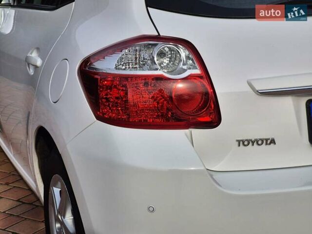 Білий Тойота Ауріс, об'ємом двигуна 1.8 л та пробігом 230 тис. км за 9950 $, фото 17 на Automoto.ua