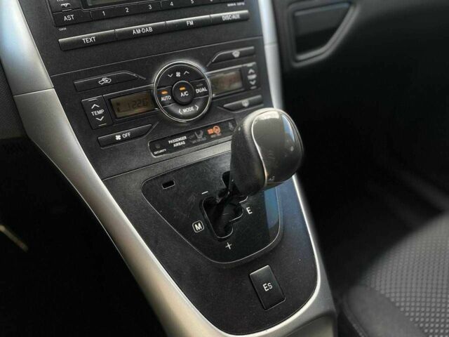 Белый Тойота Аурис, объемом двигателя 1.4 л и пробегом 265 тыс. км за 7790 $, фото 18 на Automoto.ua