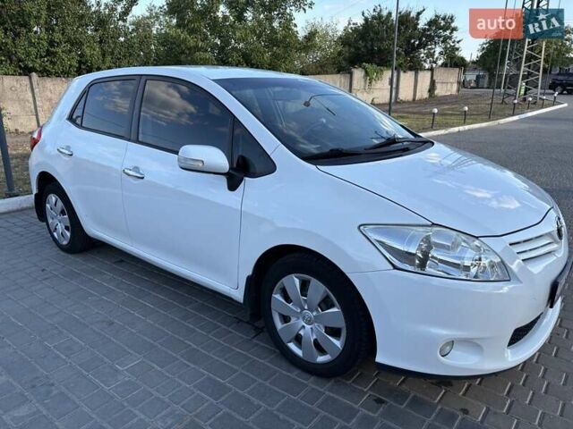 Білий Тойота Ауріс, об'ємом двигуна 1.6 л та пробігом 147 тис. км за 9300 $, фото 1 на Automoto.ua