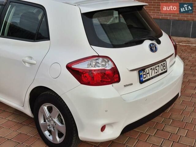 Білий Тойота Ауріс, об'ємом двигуна 1.8 л та пробігом 230 тис. км за 9950 $, фото 16 на Automoto.ua