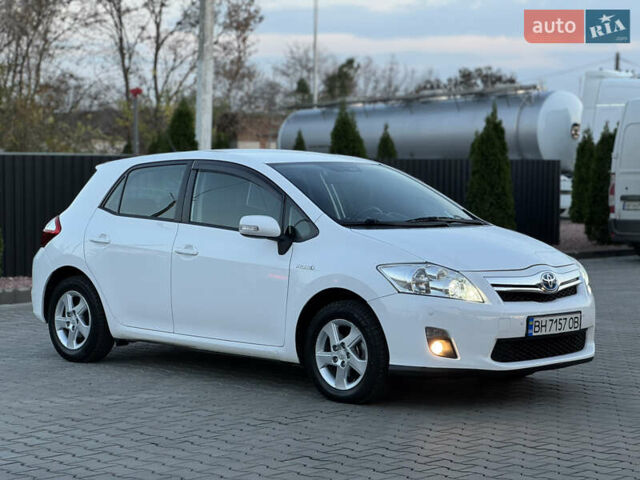 Белый Тойота Аурис, объемом двигателя 1.8 л и пробегом 233 тыс. км за 9000 $, фото 5 на Automoto.ua