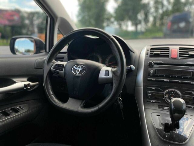 Белый Тойота Аурис, объемом двигателя 1.4 л и пробегом 265 тыс. км за 7790 $, фото 22 на Automoto.ua