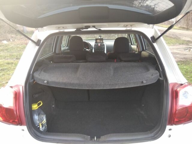 Белый Тойота Аурис, объемом двигателя 1.3 л и пробегом 173 тыс. км за 6500 $, фото 1 на Automoto.ua