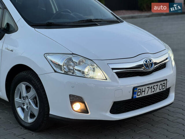 Белый Тойота Аурис, объемом двигателя 1.8 л и пробегом 233 тыс. км за 9000 $, фото 11 на Automoto.ua