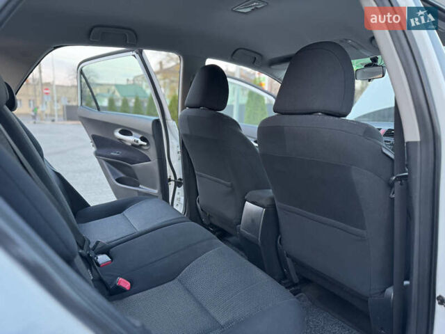 Белый Тойота Аурис, объемом двигателя 1.8 л и пробегом 233 тыс. км за 9000 $, фото 39 на Automoto.ua