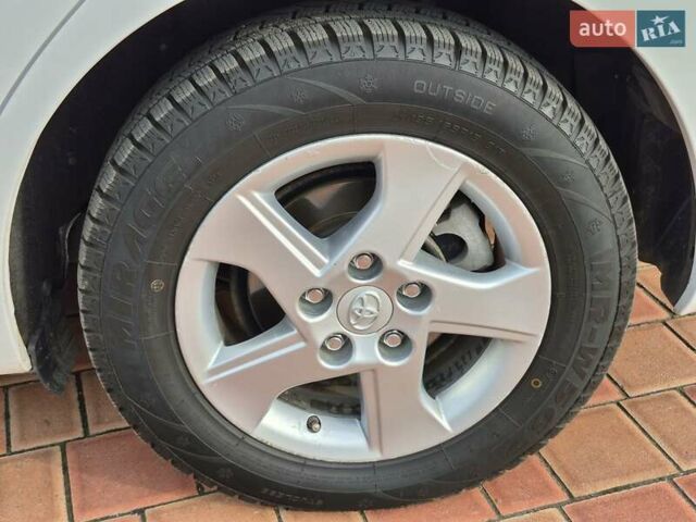 Білий Тойота Ауріс, об'ємом двигуна 1.8 л та пробігом 230 тис. км за 9950 $, фото 38 на Automoto.ua