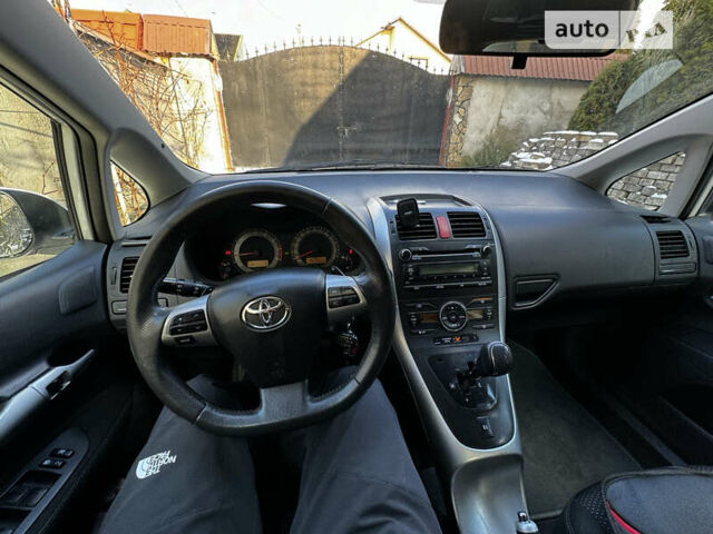 Белый Тойота Аурис, объемом двигателя 1.6 л и пробегом 171 тыс. км за 9300 $, фото 8 на Automoto.ua