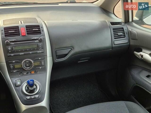 Білий Тойота Ауріс, об'ємом двигуна 1.8 л та пробігом 230 тис. км за 9950 $, фото 36 на Automoto.ua