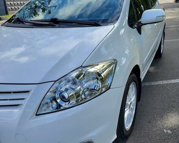 Білий Тойота Ауріс, об'ємом двигуна 1.6 л та пробігом 112 тис. км за 11600 $, фото 3 на Automoto.ua
