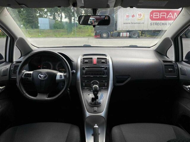 Белый Тойота Аурис, объемом двигателя 1.4 л и пробегом 265 тыс. км за 7790 $, фото 20 на Automoto.ua