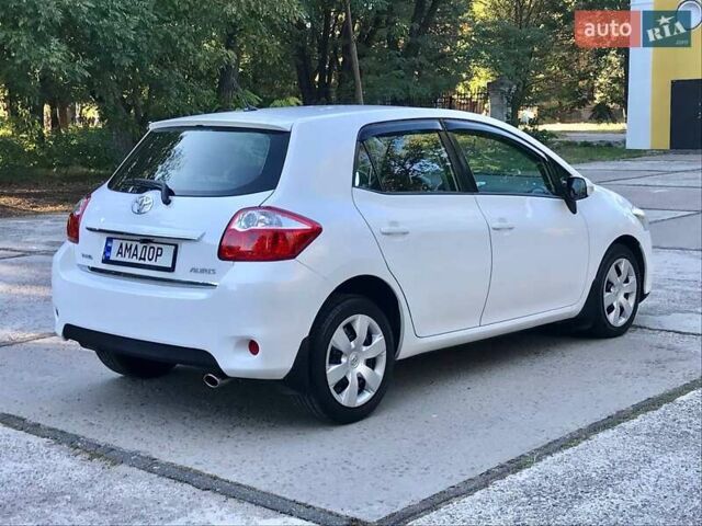 Білий Тойота Ауріс, об'ємом двигуна 1.6 л та пробігом 106 тис. км за 9800 $, фото 7 на Automoto.ua