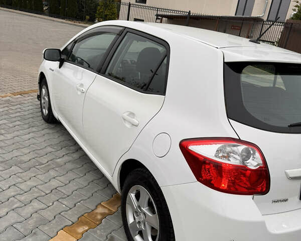 Білий Тойота Ауріс, об'ємом двигуна 1.8 л та пробігом 245 тис. км за 9700 $, фото 11 на Automoto.ua