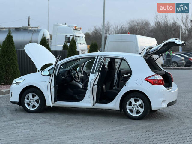 Белый Тойота Аурис, объемом двигателя 1.8 л и пробегом 233 тыс. км за 9000 $, фото 22 на Automoto.ua