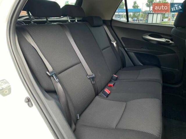 Белый Тойота Аурис, объемом двигателя 1.36 л и пробегом 265 тыс. км за 7790 $, фото 20 на Automoto.ua