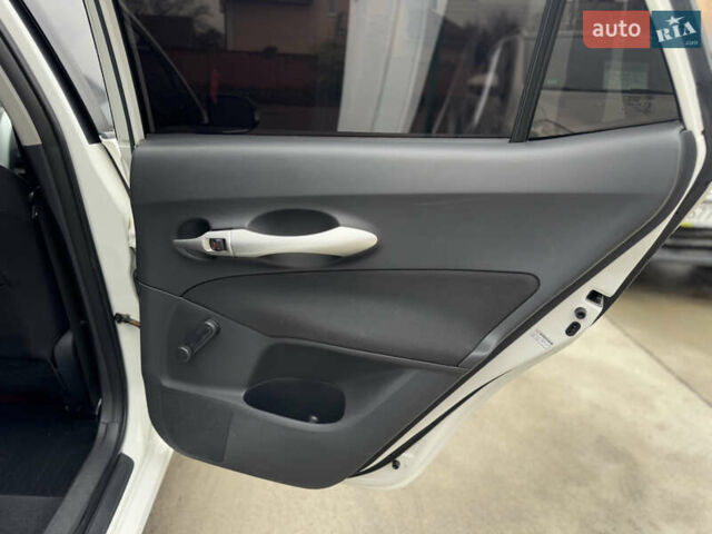 Белый Тойота Аурис, объемом двигателя 1.33 л и пробегом 230 тыс. км за 6500 $, фото 27 на Automoto.ua