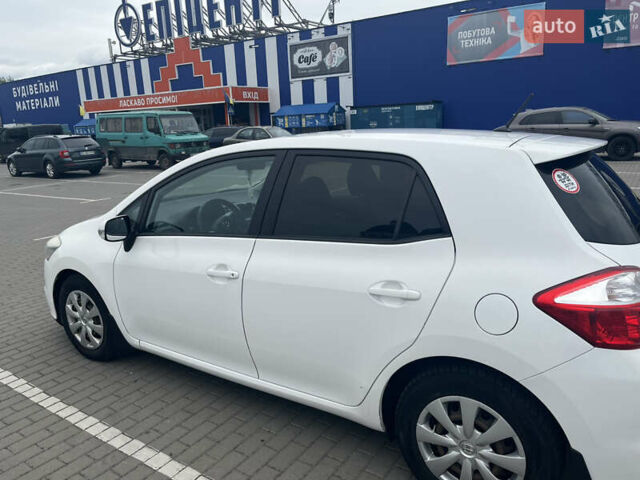 Белый Тойота Аурис, объемом двигателя 1.4 л и пробегом 143 тыс. км за 8100 $, фото 9 на Automoto.ua