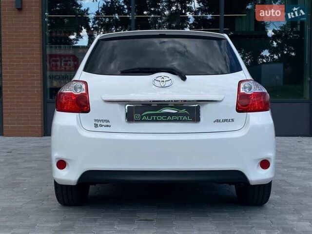 Белый Тойота Аурис, объемом двигателя 1.36 л и пробегом 265 тыс. км за 7790 $, фото 36 на Automoto.ua