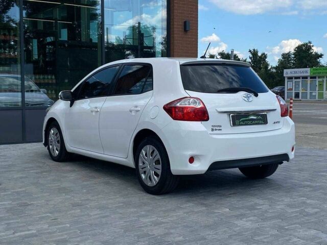 Белый Тойота Аурис, объемом двигателя 1.4 л и пробегом 265 тыс. км за 7790 $, фото 6 на Automoto.ua