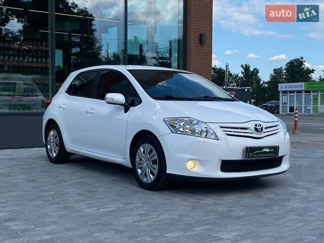 Белый Тойота Аурис, объемом двигателя 1.36 л и пробегом 265 тыс. км за 7790 $, фото 6 на Automoto.ua