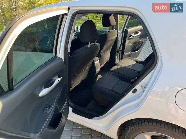 Білий Тойота Ауріс, об'ємом двигуна 1.8 л та пробігом 226 тис. км за 9200 $, фото 9 на Automoto.ua