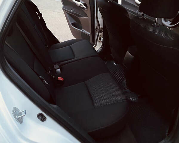 Белый Тойота Аурис, объемом двигателя 1.6 л и пробегом 147 тыс. км за 10350 $, фото 9 на Automoto.ua