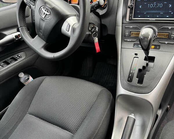 Белый Тойота Аурис, объемом двигателя 1.6 л и пробегом 133 тыс. км за 11000 $, фото 5 на Automoto.ua