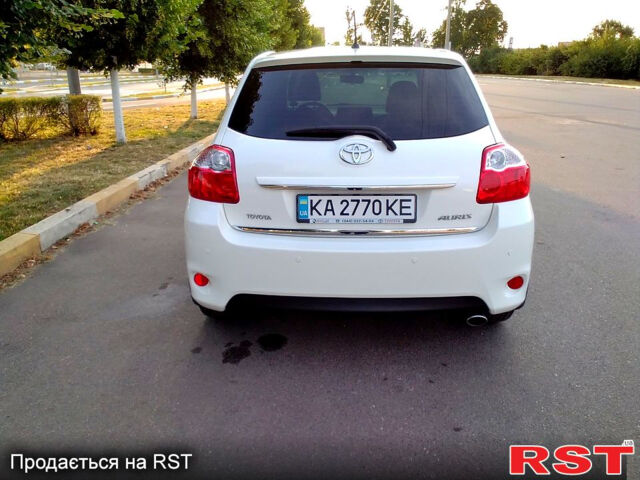 Тойота Аурис 2012 в Киеве на Automoto.ua Белый Тойота Аурис, объемом двигателя 1.6 л и пробегом 67 тыс. км за 13500 $, фото 4 на Automoto.ua