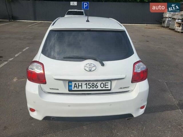 Білий Тойота Ауріс, об'ємом двигуна 1.6 л та пробігом 149 тис. км за 11000 $, фото 2 на Automoto.ua