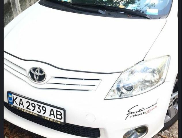 Белый Тойота Аурис, объемом двигателя 1.6 л и пробегом 174 тыс. км за 10550 $, фото 1 на Automoto.ua