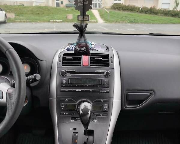 Белый Тойота Аурис, объемом двигателя 1.6 л и пробегом 185 тыс. км за 7200 $, фото 3 на Automoto.ua