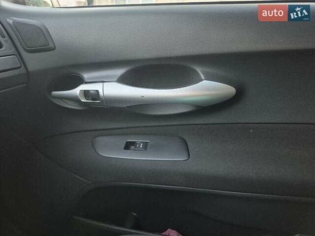 Білий Тойота Ауріс, об'ємом двигуна 1.6 л та пробігом 124 тис. км за 11500 $, фото 7 на Automoto.ua