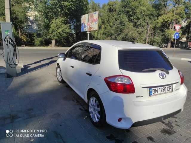 Белый Тойота Аурис, объемом двигателя 1.4 л и пробегом 270 тыс. км за 8000 $, фото 6 на Automoto.ua