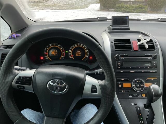 Белый Тойота Аурис, объемом двигателя 1.6 л и пробегом 206 тыс. км за 10300 $, фото 5 на Automoto.ua