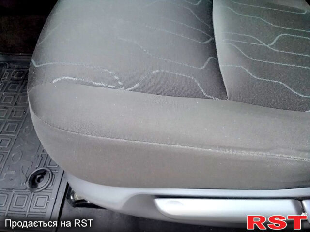 Тойота Аурис 2012 в Киеве на Automoto.ua Белый Тойота Аурис, объемом двигателя 1.6 л и пробегом 67 тыс. км за 13500 $, фото 10 на Automoto.ua