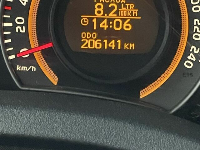 Белый Тойота Аурис, объемом двигателя 1.6 л и пробегом 206 тыс. км за 10300 $, фото 6 на Automoto.ua