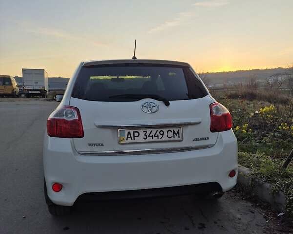 Білий Тойота Ауріс, об'ємом двигуна 1.6 л та пробігом 124 тис. км за 11500 $, фото 2 на Automoto.ua