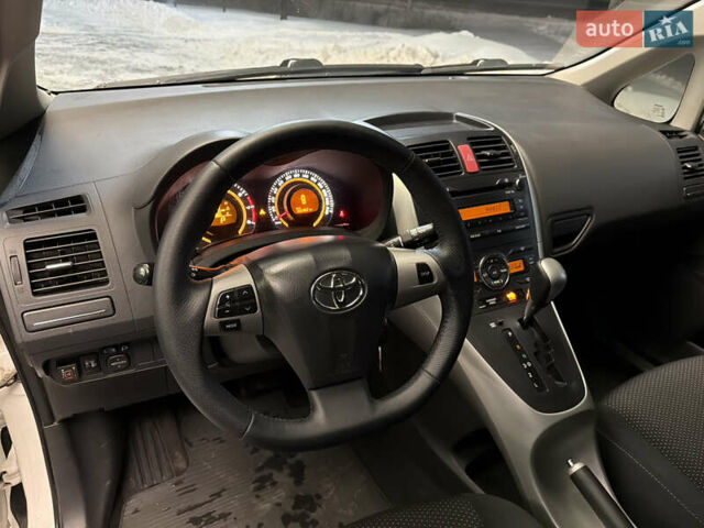 Білий Тойота Ауріс, об'ємом двигуна 1.6 л та пробігом 185 тис. км за 9900 $, фото 22 на Automoto.ua