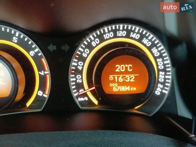 Білий Тойота Ауріс, об'ємом двигуна 1.6 л та пробігом 67 тис. км за 12500 $, фото 15 на Automoto.ua