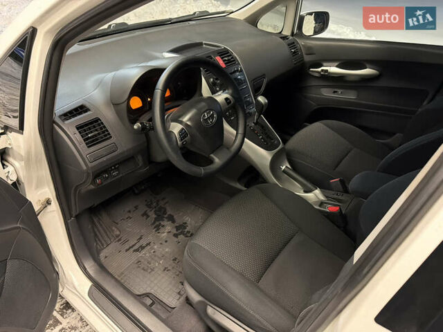 Білий Тойота Ауріс, об'ємом двигуна 1.6 л та пробігом 185 тис. км за 9900 $, фото 21 на Automoto.ua