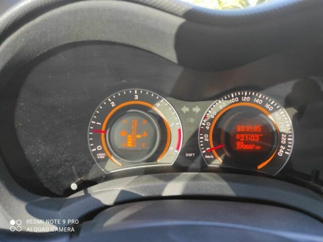 Белый Тойота Аурис, объемом двигателя 1.4 л и пробегом 270 тыс. км за 8000 $, фото 2 на Automoto.ua