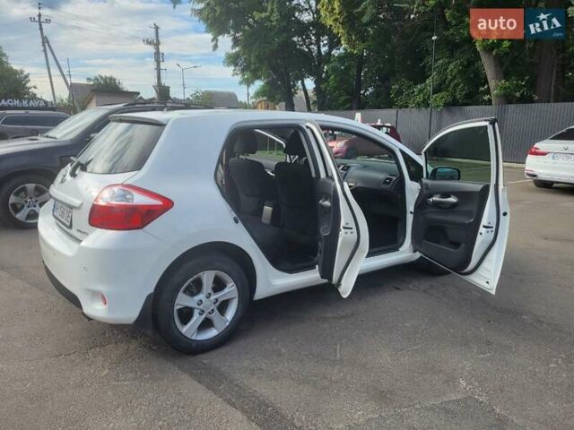 Білий Тойота Ауріс, об'ємом двигуна 1.6 л та пробігом 149 тис. км за 11000 $, фото 8 на Automoto.ua