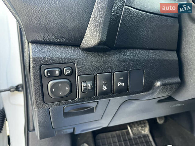 Белый Тойота Аурис, объемом двигателя 1.8 л и пробегом 226 тыс. км за 11499 $, фото 22 на Automoto.ua